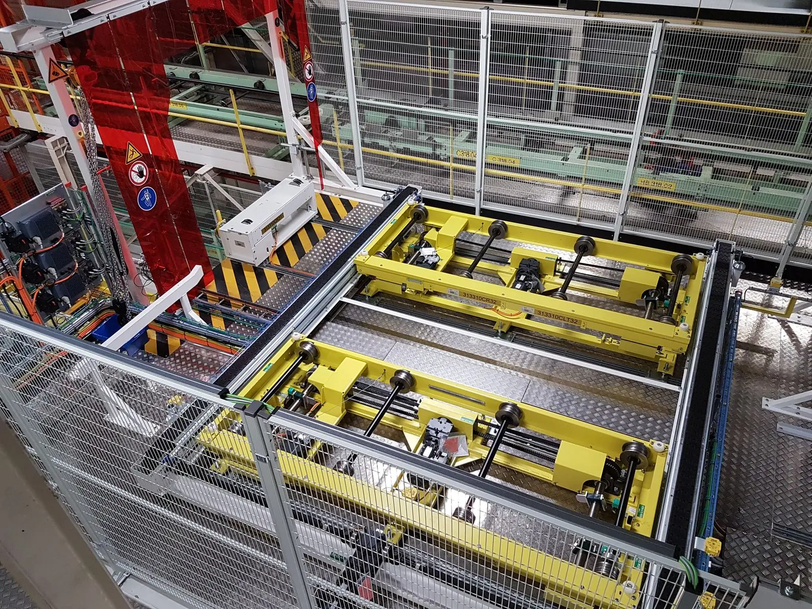 Schubplattform-Anlage in der Fahrzeugproduktion