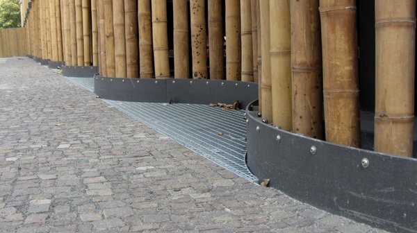 Gitterroststufe mit Sicherheitsantrittskante