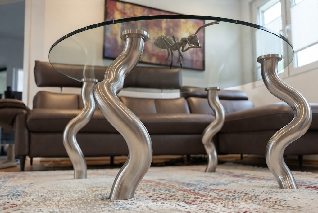 Design-Tisch aus Edelstahl