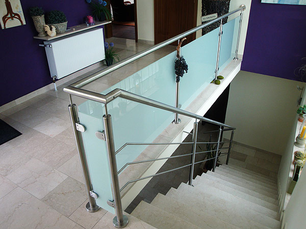Überdachung mit Weißglas