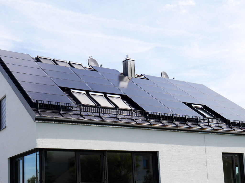 PV-Anlage mit 17 Solar-Fabrik-Modulen (6,375 kW), BYD-Speicher und SMA-Wechselrichter