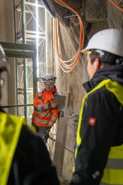 Elektroarbeiten im Stollen auf der Baustelle Spitallamm an der Grimsel