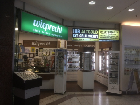 Auswahl hochwertiger Uhren und Schmuck