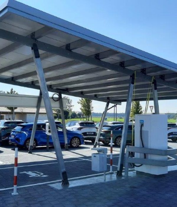 Carportanlage mit Stahlbetonballast und Erdnägeln