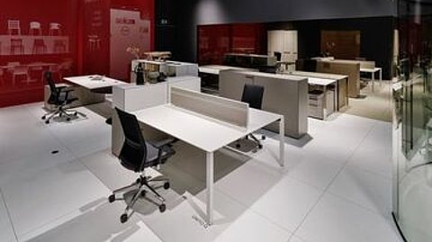 Tischsysteme mit Steh-Sitz-Funktion