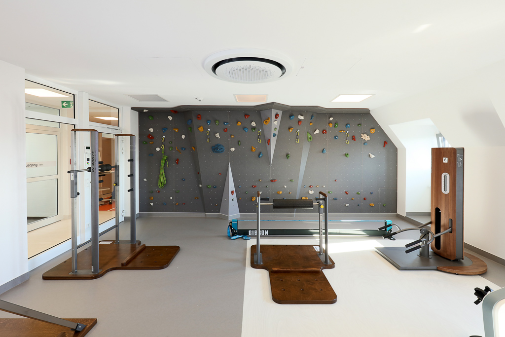 Kletterwand mit Überhang