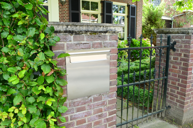Durchwurfbriefkasten
