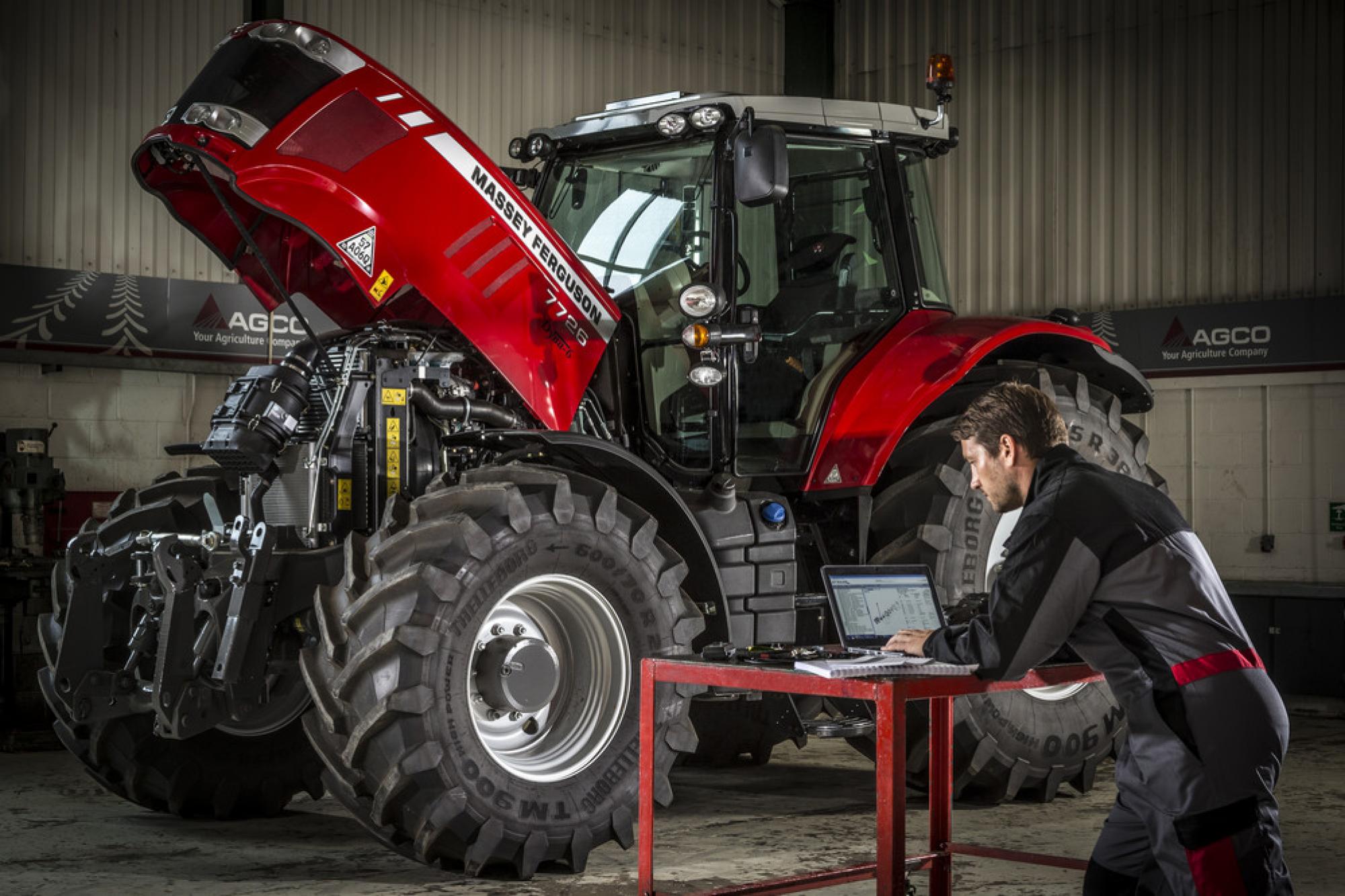 Traktor in der Werkstatt