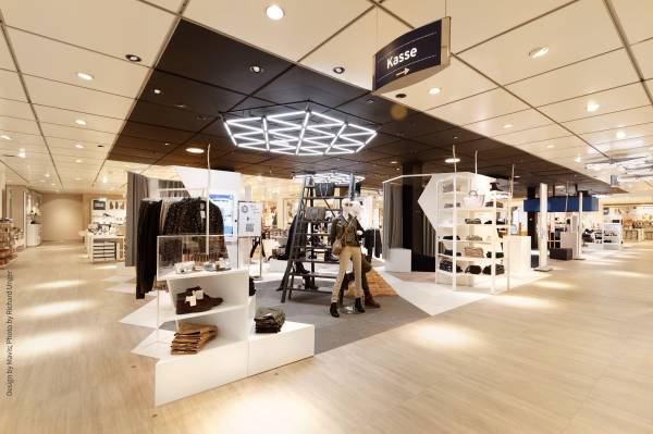 Shop-Beleuchtung bei Karstadt in Düsseldorf