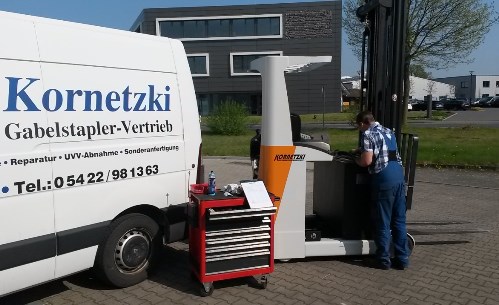 Kornetzki Service-Monteur im Vor-Ort-Service