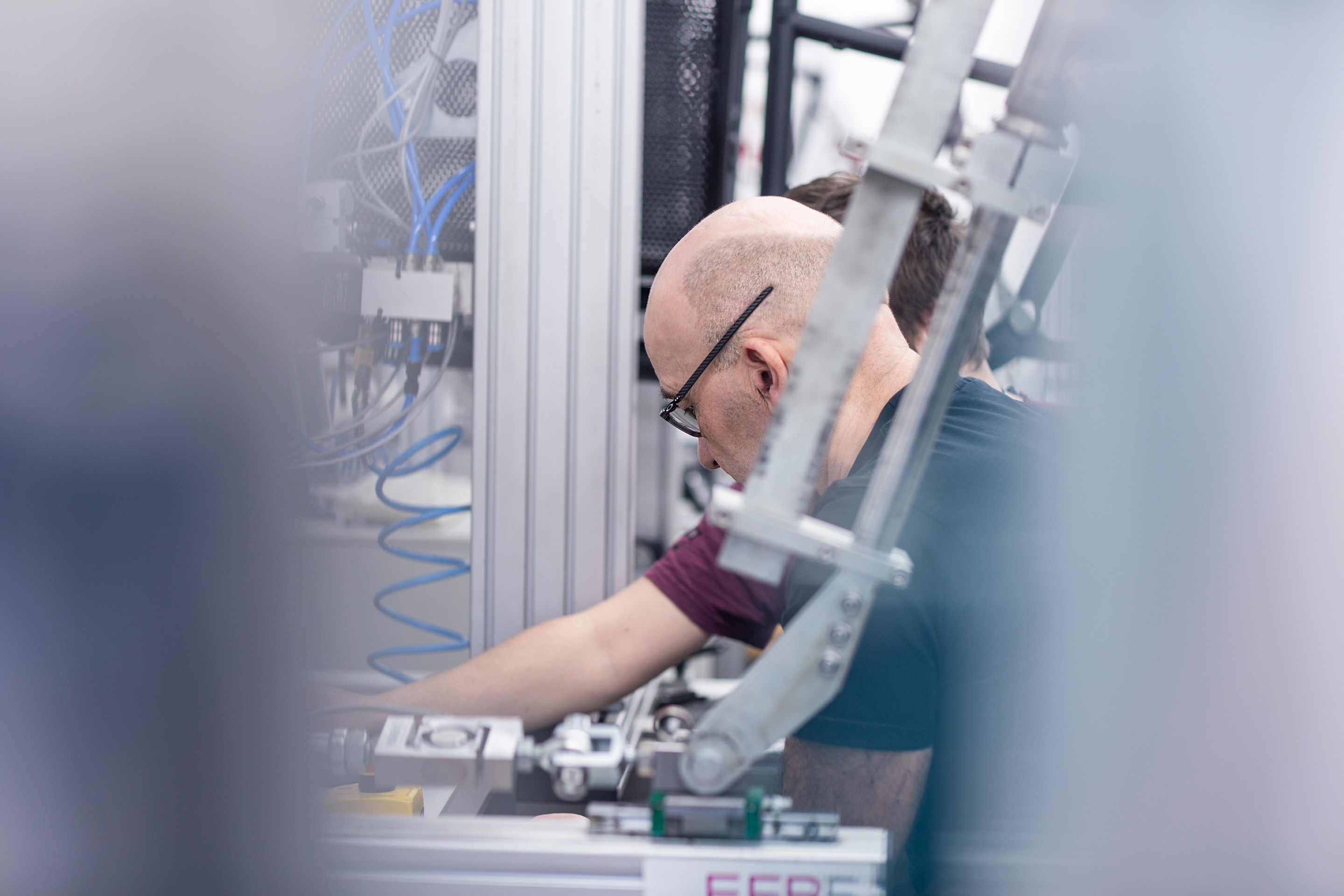 Prüfingenieur bei der Einrichtung einer Testsequenz