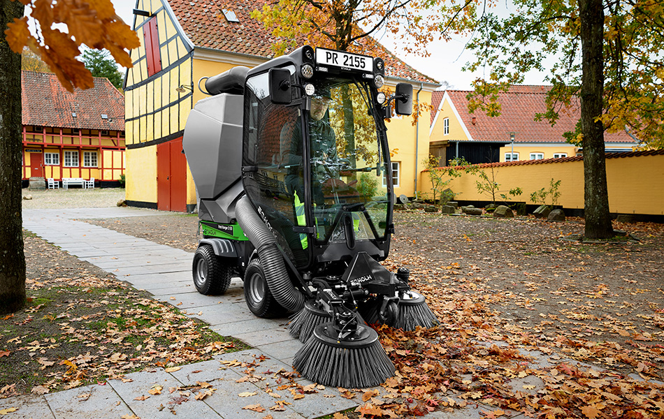 Park Ranger 2155 mit Kehr-Saug-Aufsatz