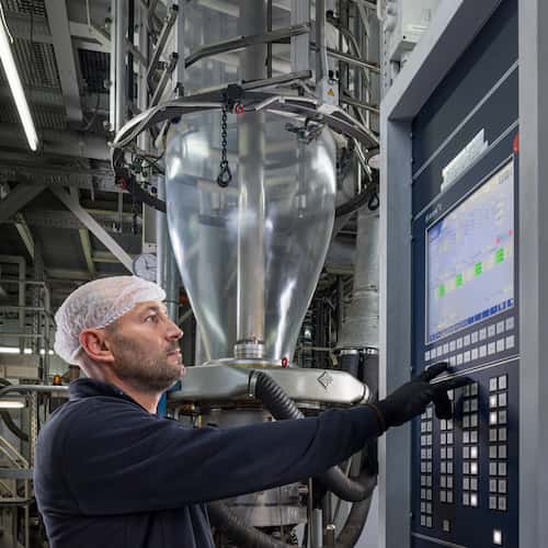 Extruders for the production of packaging films