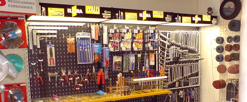 Baumaschinen und Werkzeuge