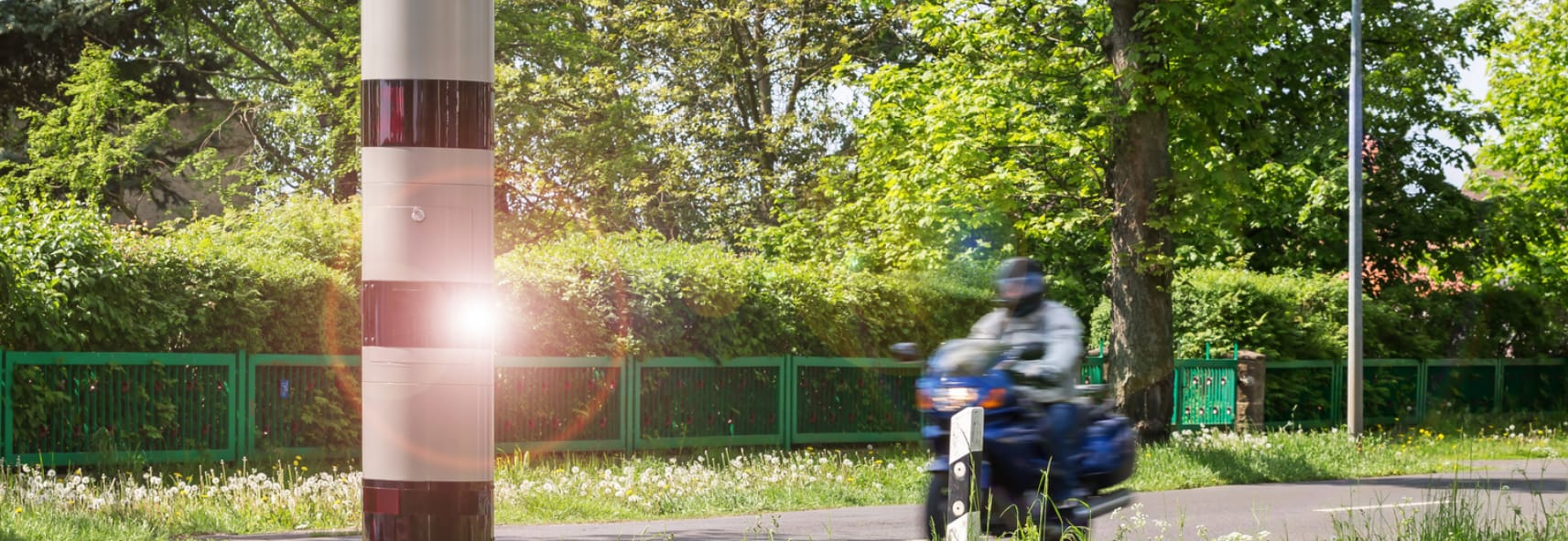 Stationäre Messanlage in der Ortsdurchfahrt
