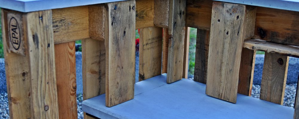 Bar mit Beton-Arbeitsplatte