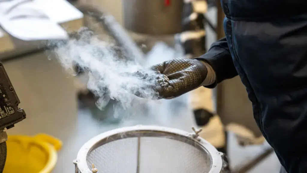 Articles after cryogenic deflashing