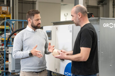 Beratung an einer GROSS Brikettpresse