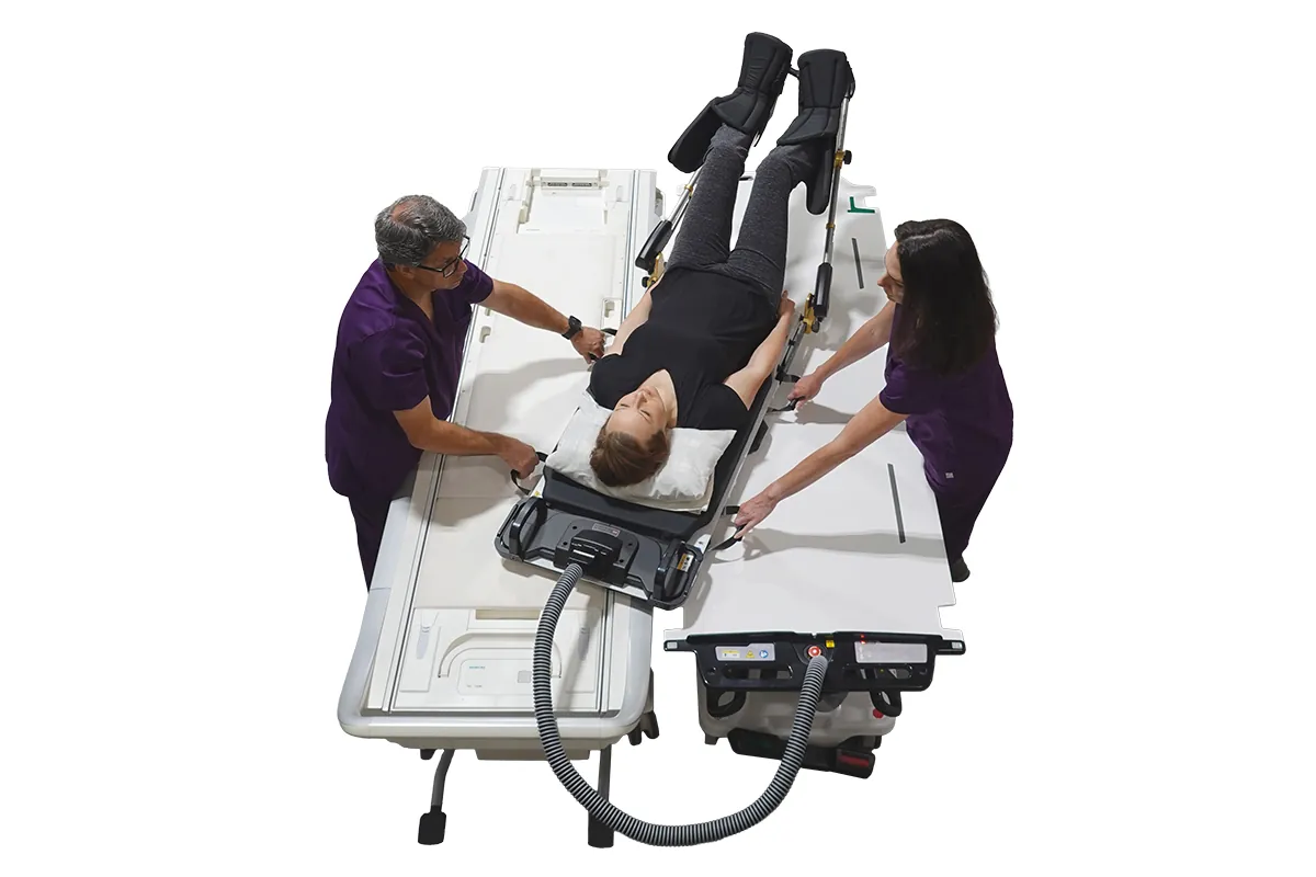 Patientenumlagerung auf der Vakuumlagerung mit dem Symphony Transferwagen