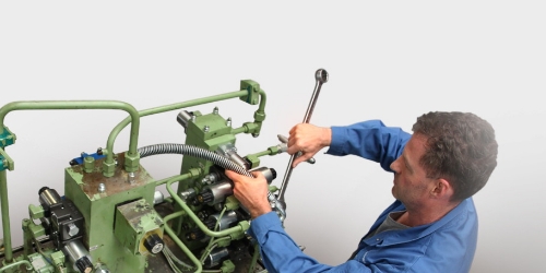 Wartung einer Hydraulikanlage