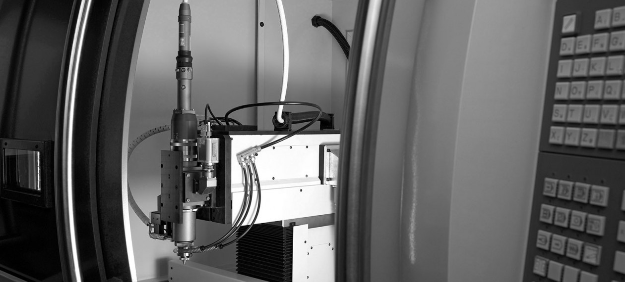 3D-Laserbearbeitung einer Schweizer Topografie, Schicht für Schicht mit 1 µm