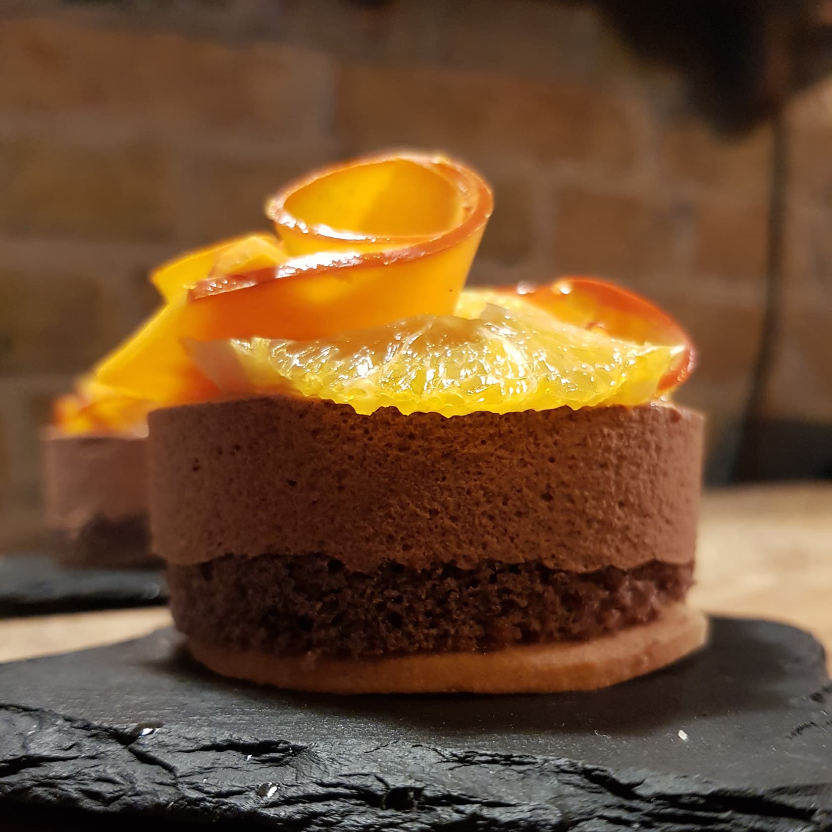Feine Patisserie (Törtchen, Kuchen, Macarons)