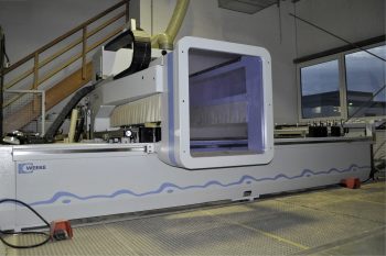 Moderne Maschinen in der Werkstatt