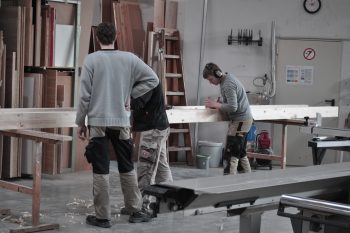 Arbeitsprozess Schreinerei Lamp