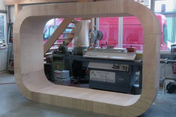 Holz-Element für Telekom
