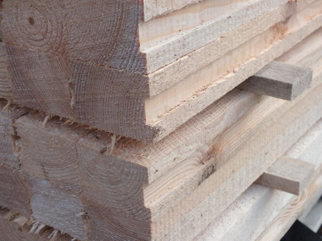 Packaging timber with lengthwise groove