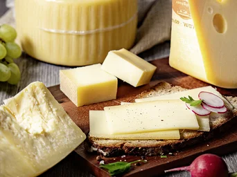 Hartkäse (Emmentaler, Rigatello)