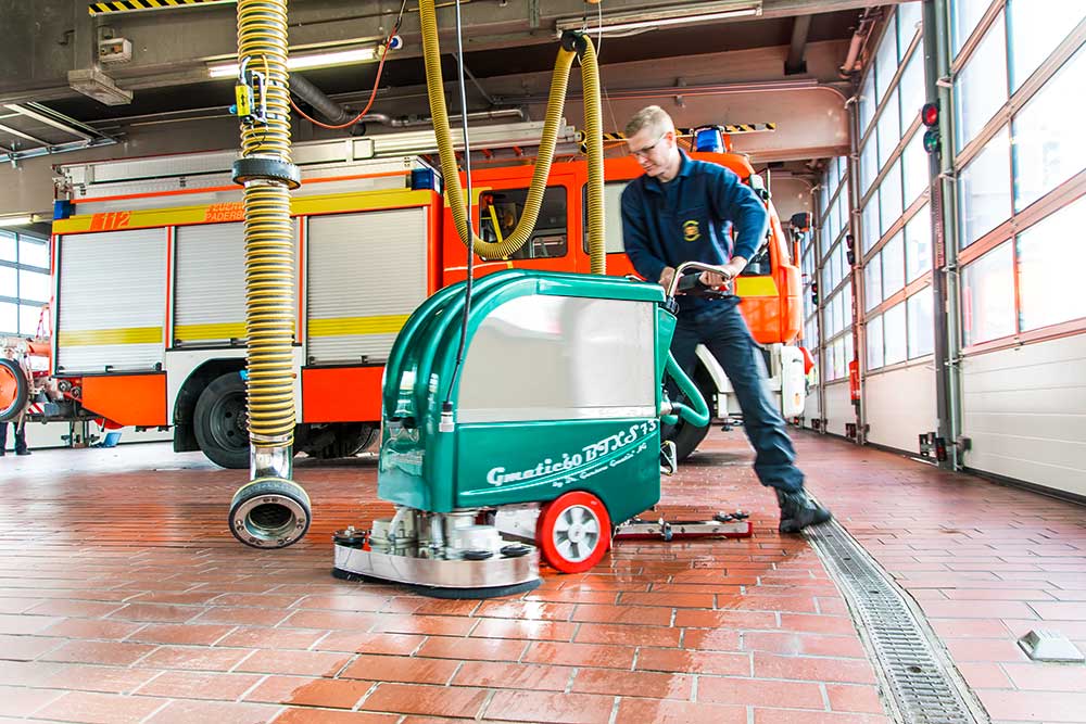 Scheuersaugmaschine 60BTXS73 bei der Feuerwehr