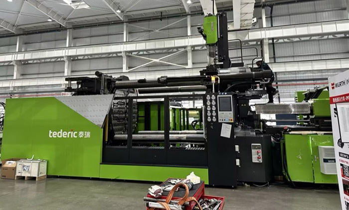 NEO·M1720v Mehrfarben-Spritzgießmaschine