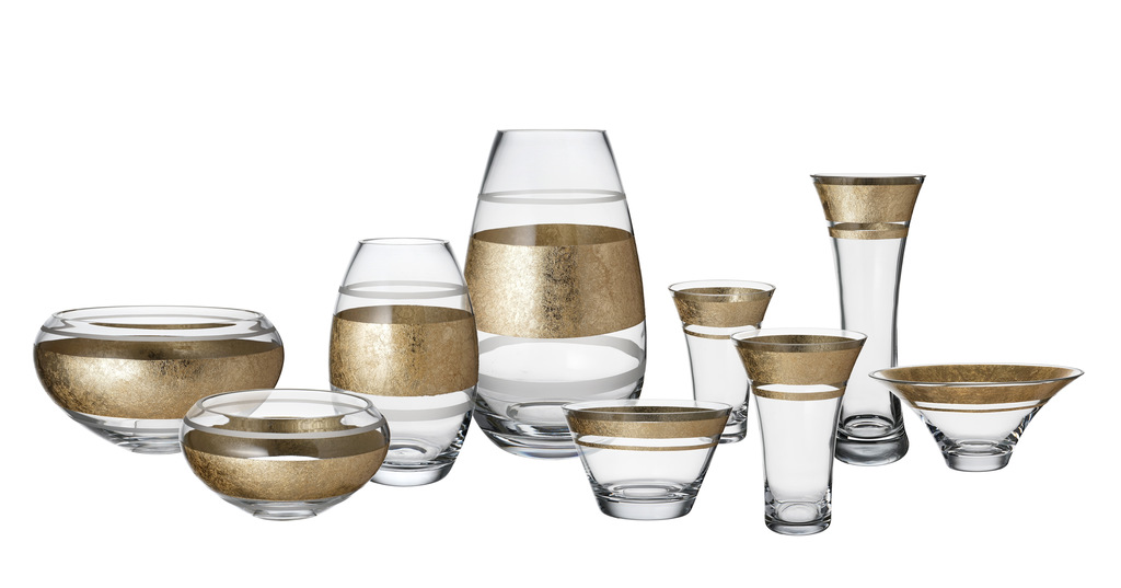 Vasen und Flakons mit Golddekor