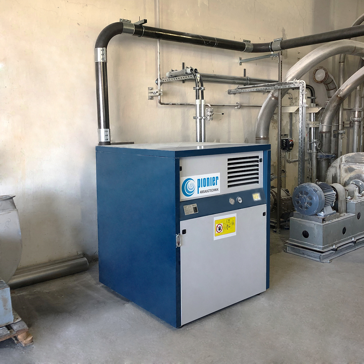 Compact vacuum unit