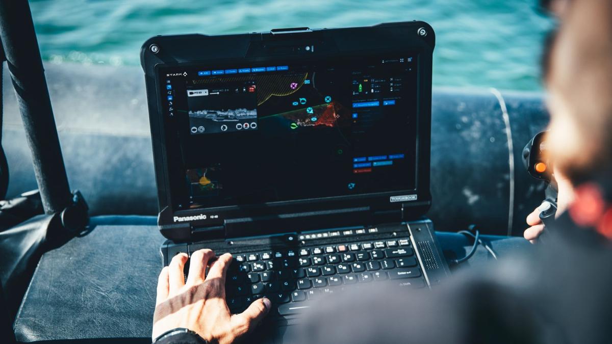 Bedienung der C2-Software an Bord eines Fahrzeugs