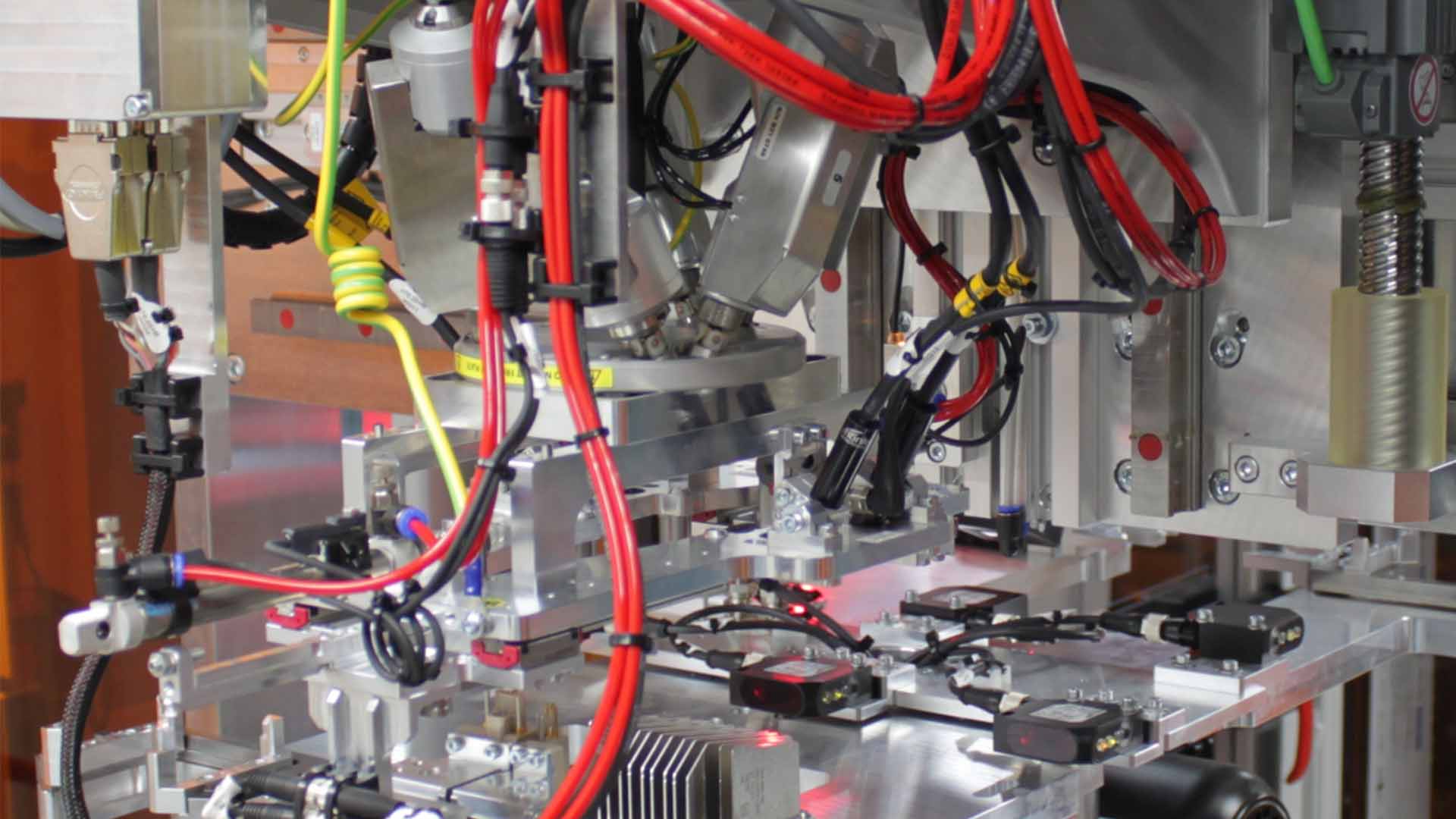Hexapod-Justage von SSL-HD-Scheinwerfern
