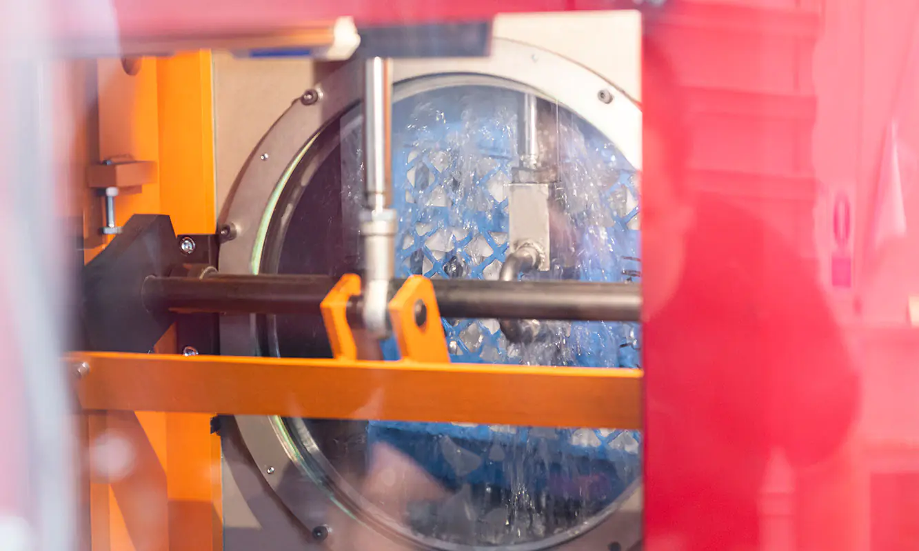 Gereinigte Bauteile nach Ultraschallreinigung