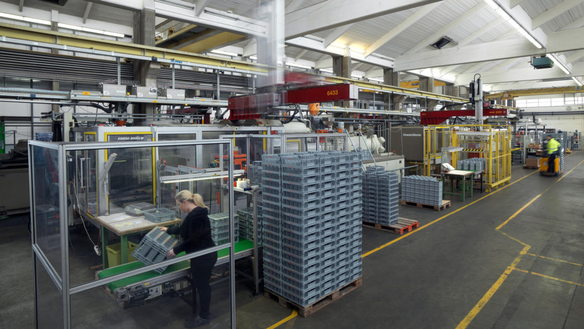 Produktion im Kunststoffwerk Oberentfelden