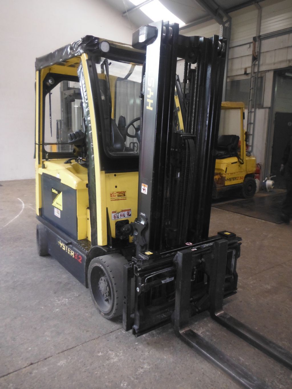 Hyster E3.2XN Elektro 4-Rad-Stapler (3.200 kg Tragkraft)