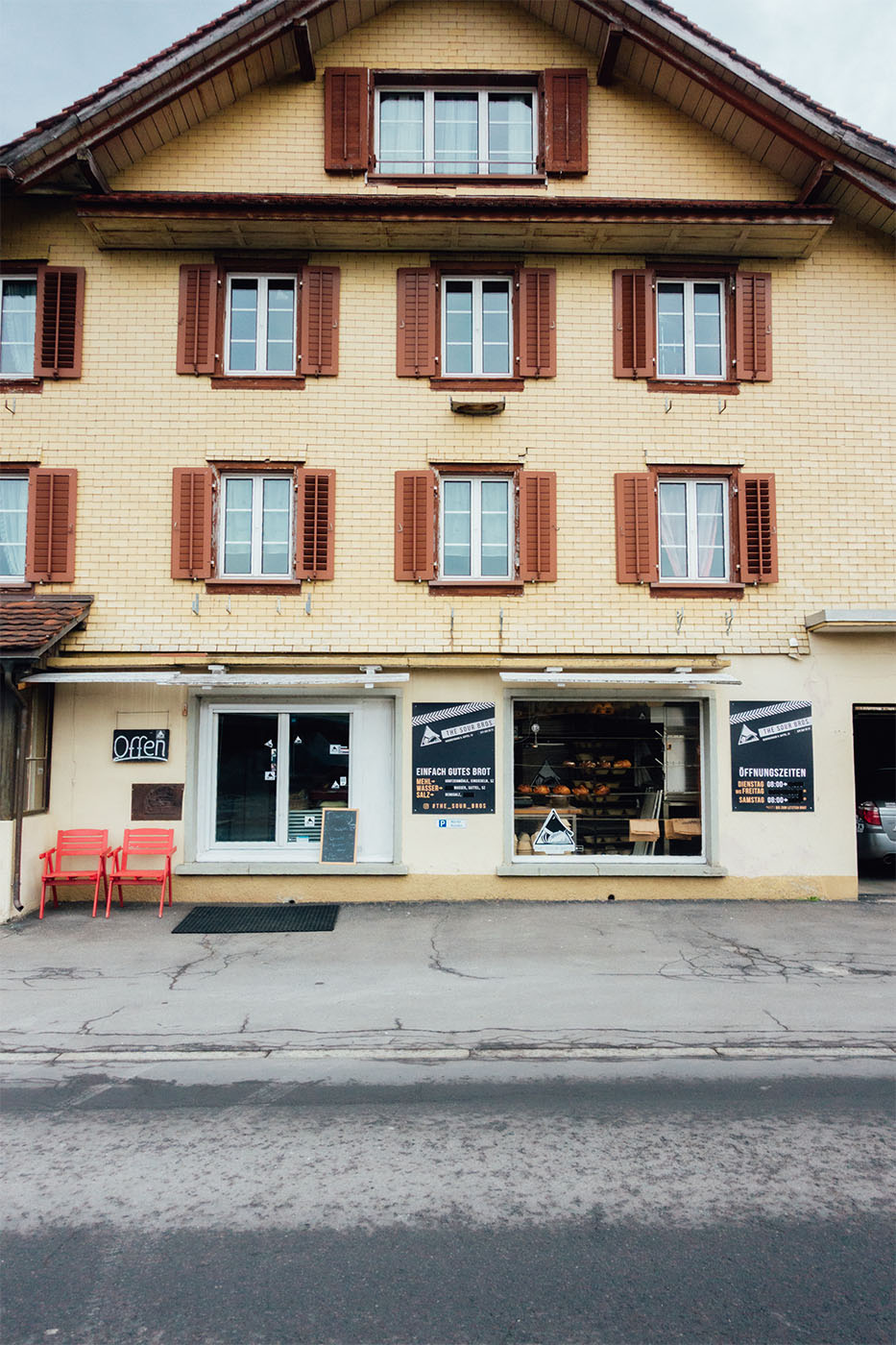 Fassade der Bäckerei mit Ladenverkauf in Sattel