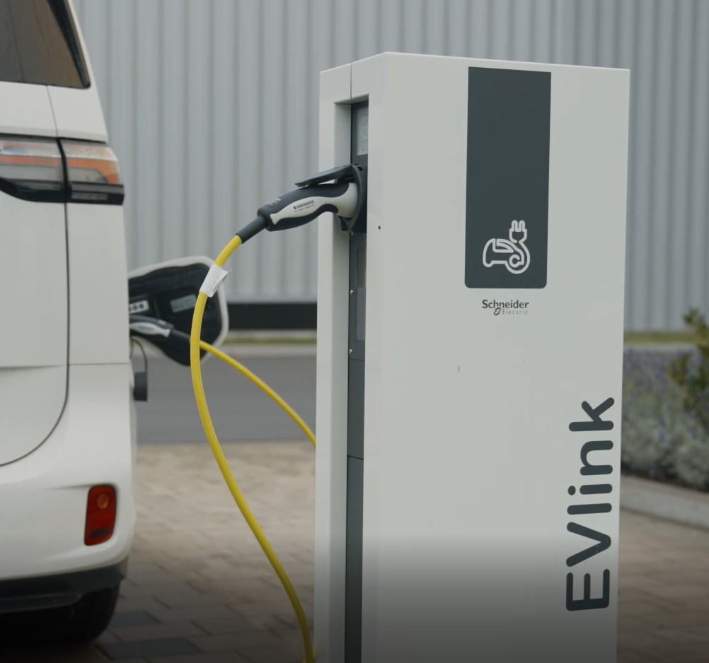 E-Ladesäule Bender Unternehmensgruppe