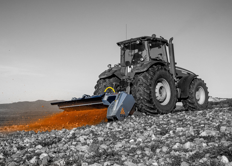 Land Clearing: Anbaugeräte mit mechanischer Übertragung