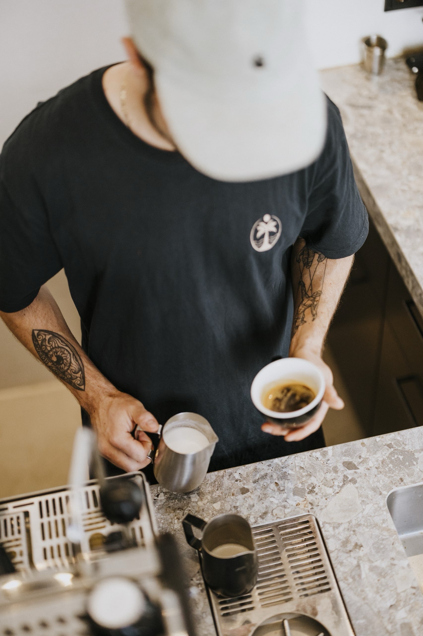 Barista an der Kaffeemaschine in Köln Sülz