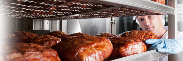 Qualitätsprüfung frisch gebackener Krustenbraten
