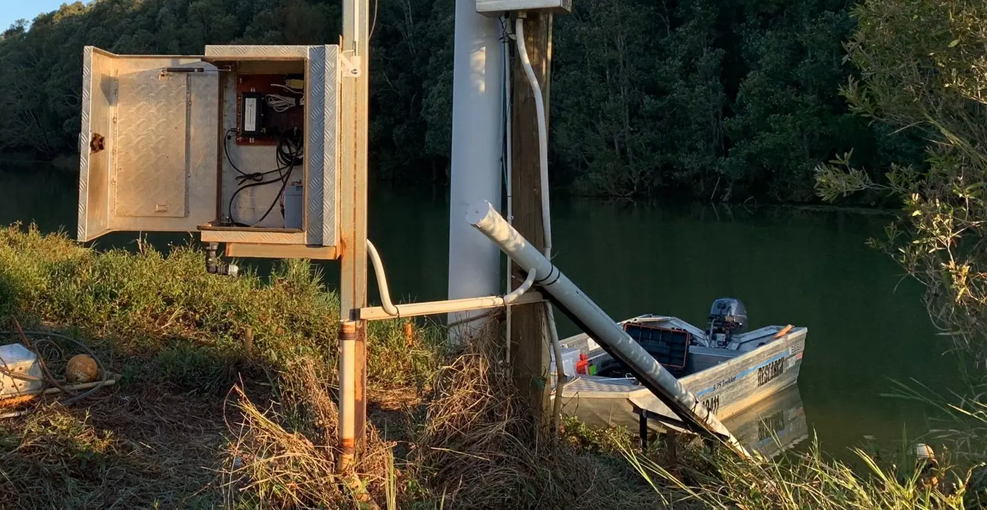 Vernetzte Fluss-Monitoring-Installation
