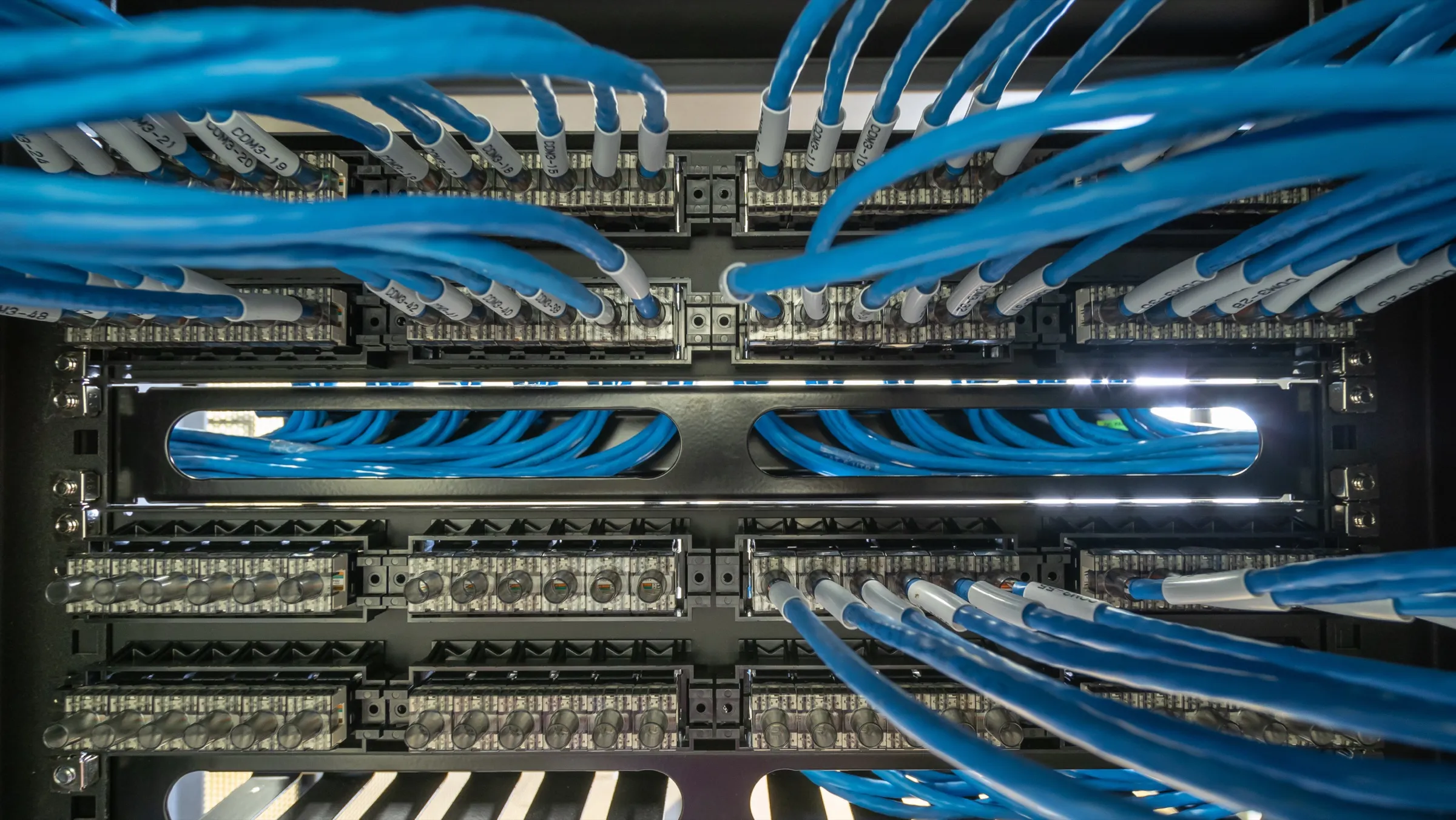 Patchfeld und Serverschrank