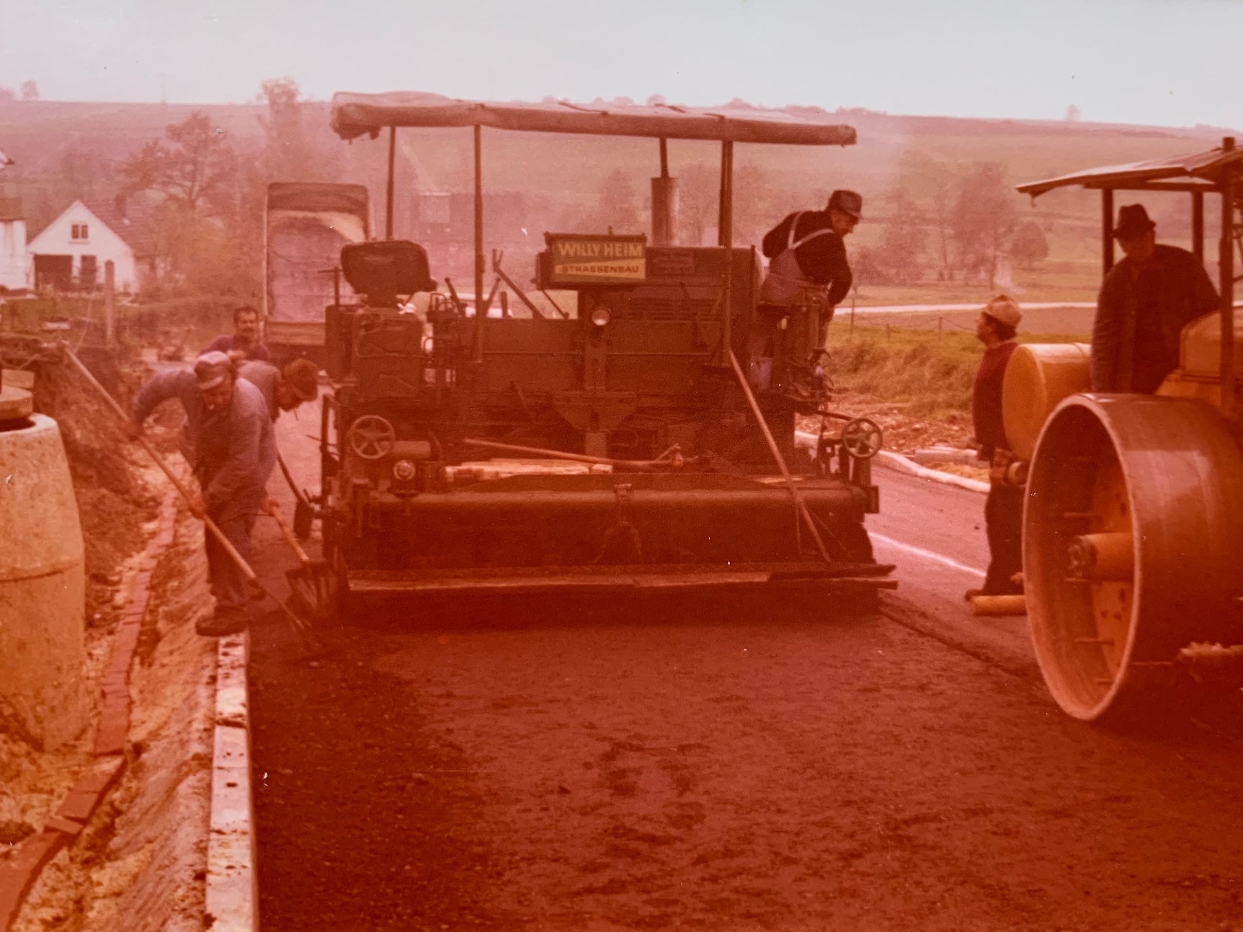 Erster Asphaltfertiger 1972
