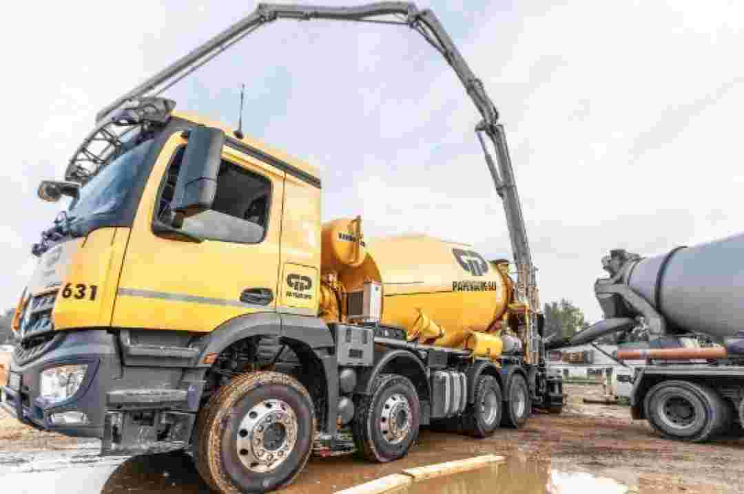 Betonförderung mit Mastpumpe