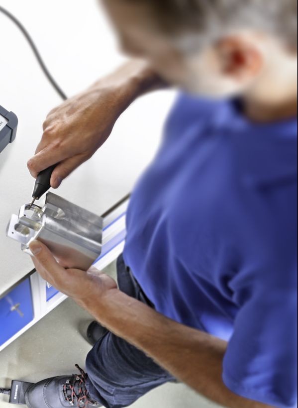 Entgraten von Frästeilen aus Aluminium